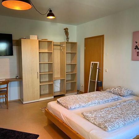 Wolfis Appartement Neusiedl an der Zaya Esterno foto