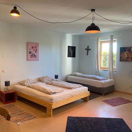 Wolfis Appartement Neusiedl an der Zaya Esterno foto