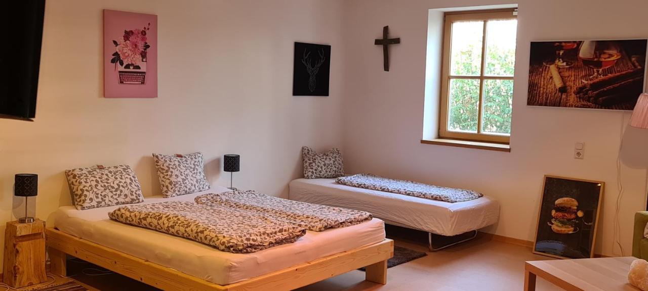Wolfis Appartement Neusiedl an der Zaya Esterno foto