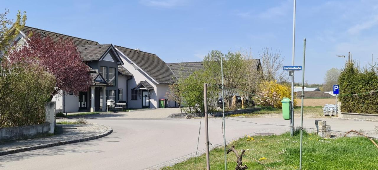 Wolfis Appartement Neusiedl an der Zaya Esterno foto