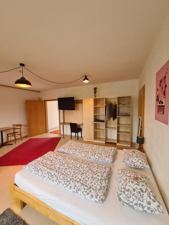 Wolfis Appartement Neusiedl an der Zaya Esterno foto