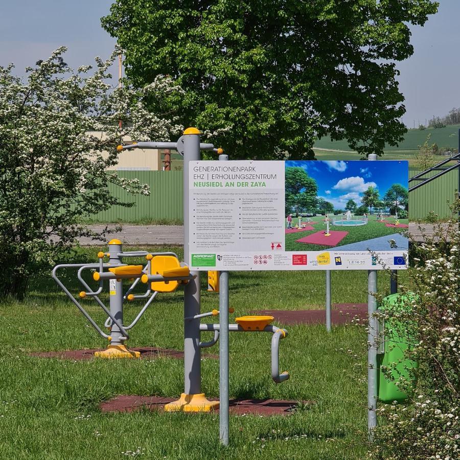Wolfis Appartement Neusiedl an der Zaya Esterno foto