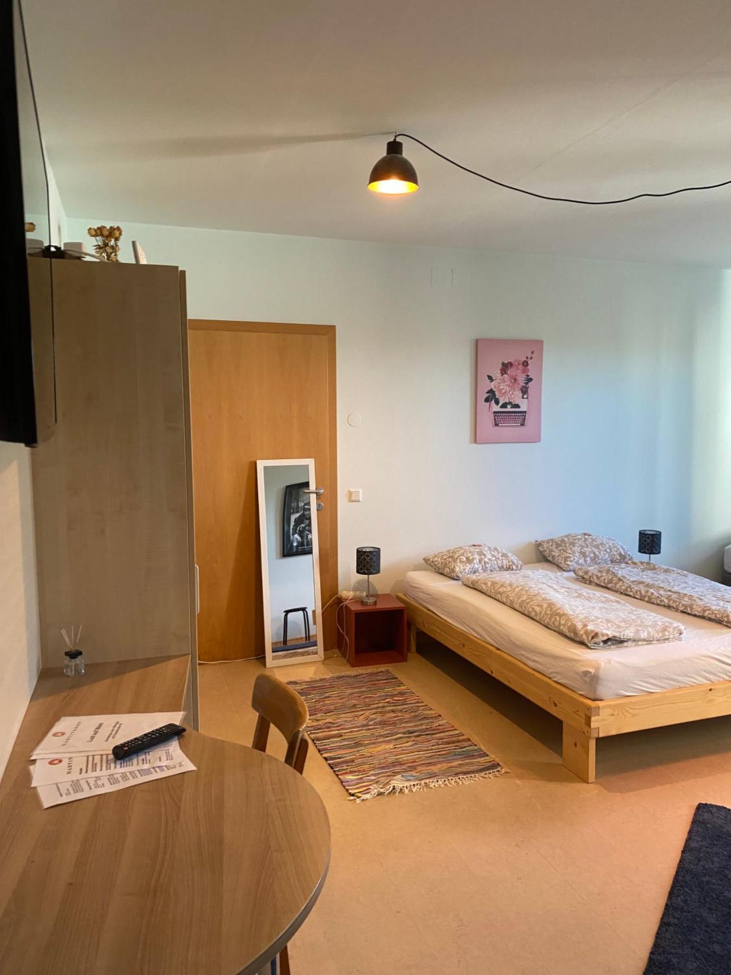 Wolfis Appartement Neusiedl an der Zaya Esterno foto