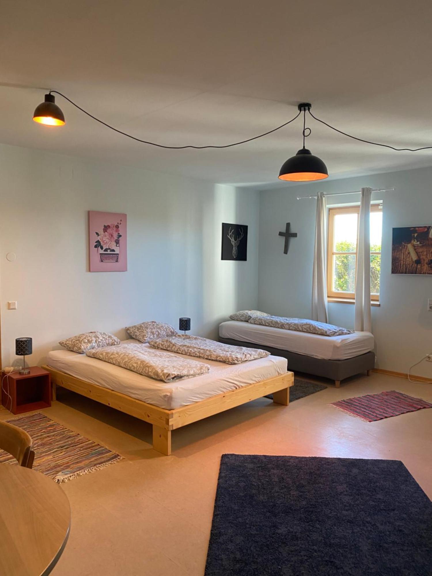 Wolfis Appartement Neusiedl an der Zaya Esterno foto